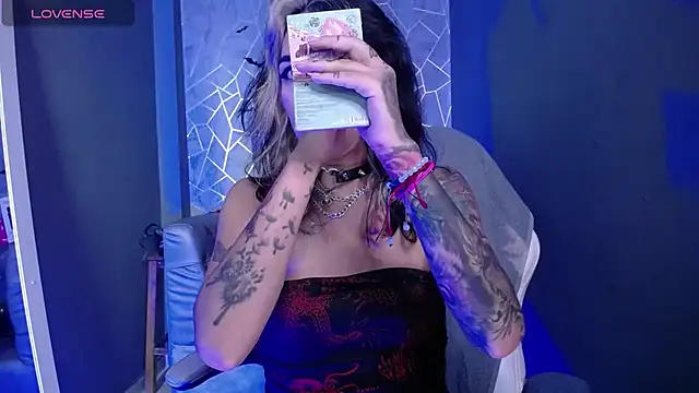 Snapshot of amelierouss chatting on February 3, 3:26 am amelierouss online show from February 3, 3:26 am