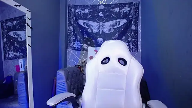 Snapshot of amelierouss chatting on February 11, 5:23 am amelierouss online show from February 11, 5:23 am