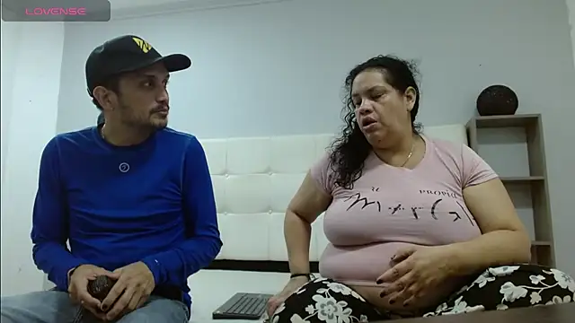 Snapshot of Candy_and_Jh0n chatting on September 10, 3:39 am Candy and Jh0n online show from September 10, 3:39 am