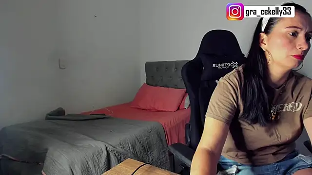 Snapshot of gracekelly12 chatting on February 6, 7:18 pm gracekelly12 online show from February 6, 7:18 pm