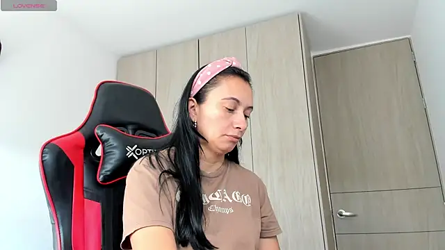 Snapshot of gracekelly12 chatting on November 25, 1:00 pm gracekelly12 online show from November 25, 1:00 pm