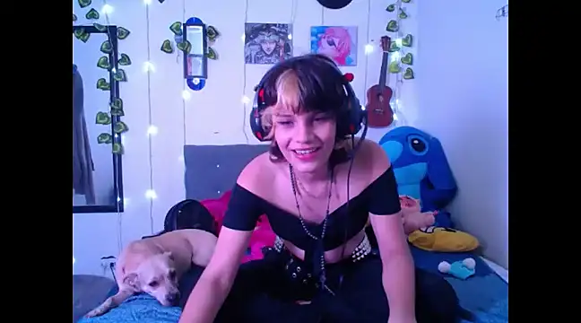 Snapshot of Caitlynwheler chatting on January 22, 8:59 pm Caitlynwheler online show from January 22, 8:59 pm