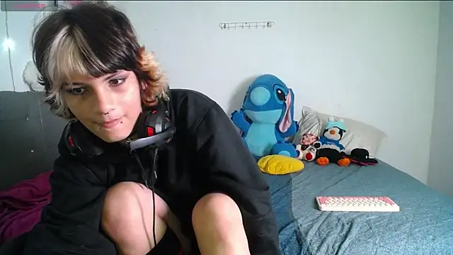 Snapshot of Caitlynwheler chatting on March 12, 11:54 pm Caitlynwheler online show from March 12, 11:54 pm