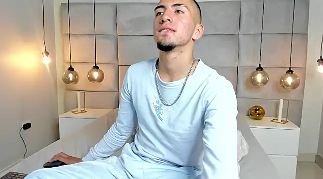 Snapshot of King_Dante_ chatting on December 9, 11:03 pm King Dante online show from December 9, 11:03 pm