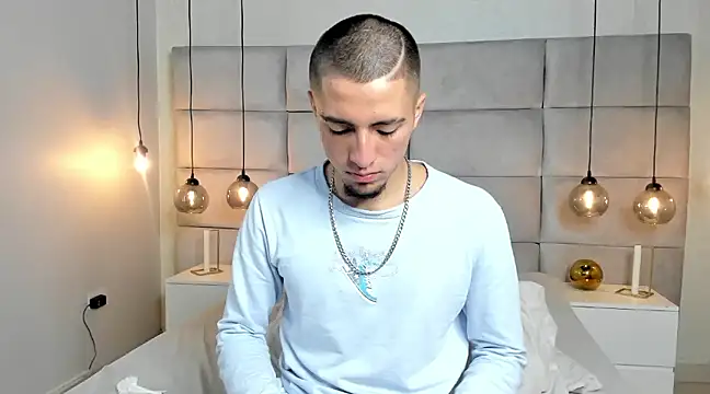 Snapshot of King_Dante_ chatting on December 10, 2:05 am King Dante online show from December 10, 2:05 am