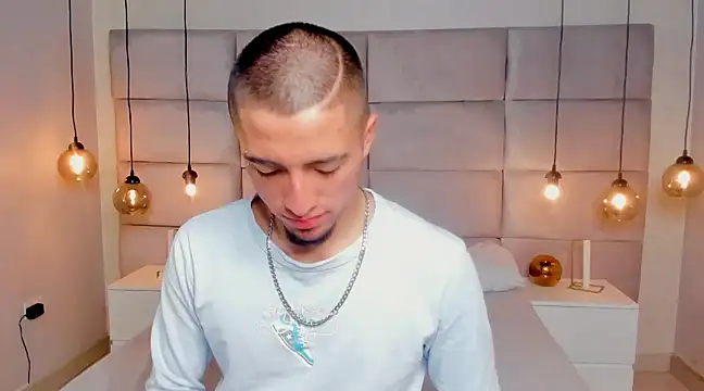 Snapshot of King_Dante_ chatting on December 16, 10:56 pm King Dante online show from December 16, 10:56 pm