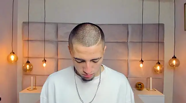 Snapshot of King_Dante_ chatting on December 21, 8:10 pm King Dante online show from December 21, 8:10 pm