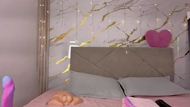 Snapshot of agatha_97_ chatting on February 19, 3:35 am agatha 97 online show from February 19, 3:35 am