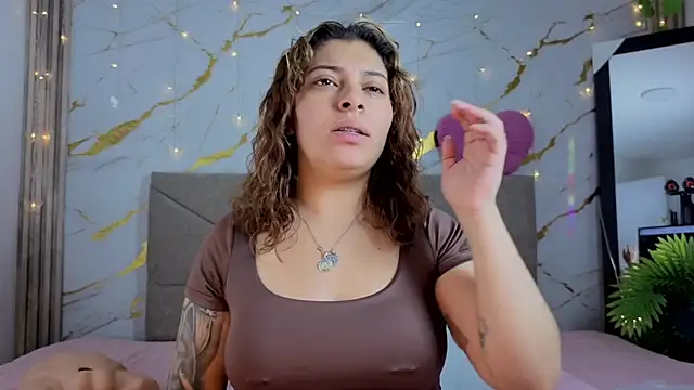 Snapshot of agatha_97_ chatting on February 20, 3:25 am agatha 97 online show from February 20, 3:25 am