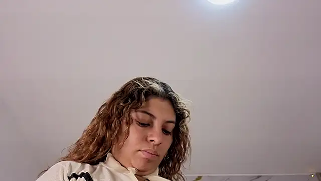 Snapshot of agatha_97_ chatting on February 25, 2:43 am agatha 97 online show from February 25, 2:43 am