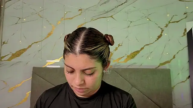 Snapshot of agatha_97_ chatting on March 1, 2:46 am agatha 97 online show from March 1, 2:46 am