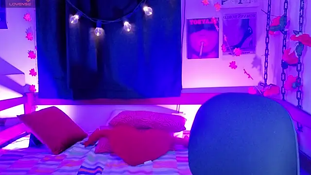  Moon Johnson online show from May 15, 11:34 pm
