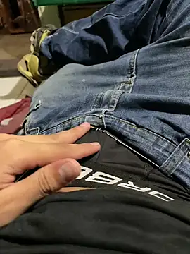 Snapshot of kauanzinhoofc chatting on December 17, 3:28 pm kauanzinhoofc online show from December 17, 3:28 pm