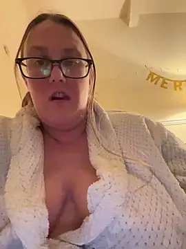 Snapshot of Foxy_Evie40XO chatting on December 3, 7:55 pm Foxy Evie40XO online show from December 3, 7:55 pm