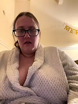 Snapshot of Foxy_Evie40XO chatting on December 3, 11:02 pm Foxy Evie40XO online show from December 3, 11:02 pm