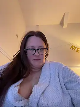 Snapshot of Foxy_Evie40XO chatting on December 24, 11:22 pm Foxy Evie40XO online show from December 24, 11:22 pm