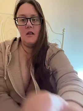 Snapshot of Foxy_Evie40XO chatting on February 6, 10:37 am Foxy Evie40XO online show from February 6, 10:37 am