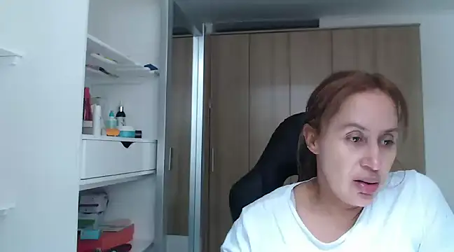 RoxanaLove9 online show from January 10, 6:28 pm