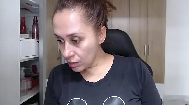 RoxanaLove9 online show from February 11, 6:44 pm