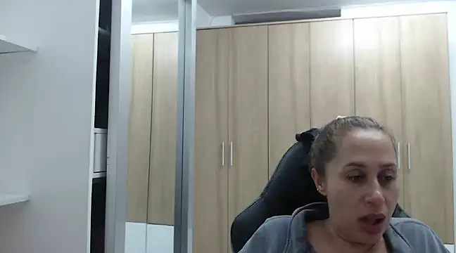 RoxanaLove9 online show from February 13, 12:13 am