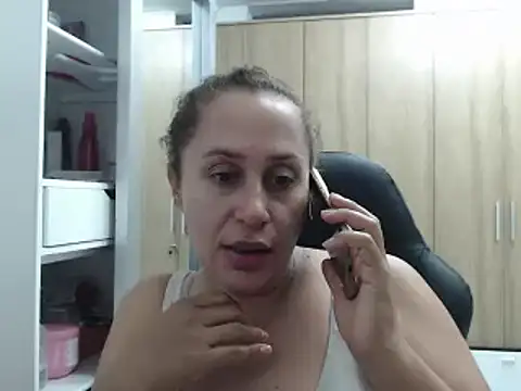 RoxanaLove9 online show from February 14, 3:43 am