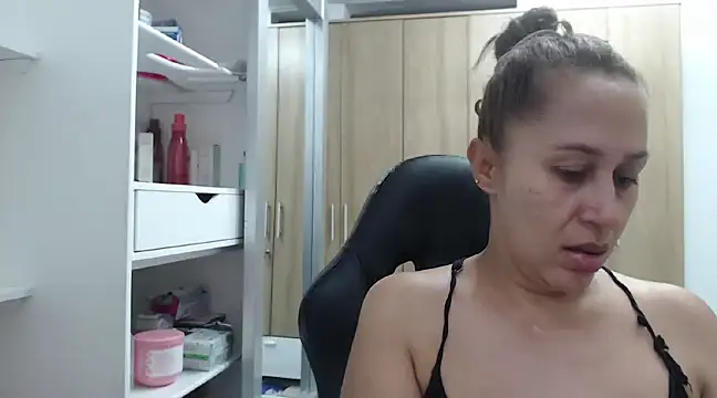 RoxanaLove9 online show from February 14, 10:14 pm