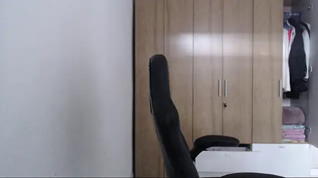 Snapshot of RoxanaLove9 chatting on December 15, 8:35 pm RoxanaLove9 online show from December 15, 8:35 pm