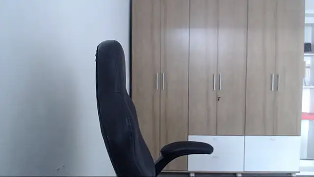 Snapshot of RoxanaLove9 chatting on February 10, 6:12 pm RoxanaLove9 online show from February 10, 6:12 pm