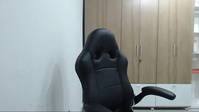 RoxanaLove9 online show from March 31, 11:05 pm