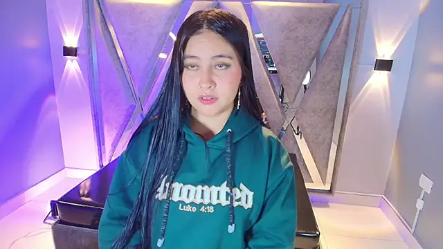 Snapshot of Annie9_ chatting on December 19, 3:57 am Annie9 online show from December 19, 3:57 am