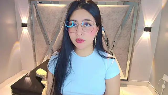 Snapshot of Annie9_ chatting on January 8, 4:15 am Annie9 online show from January 8, 4:15 am