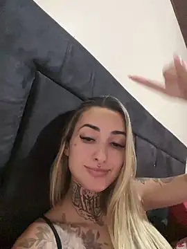 hotskinny1 online show from March 1, 1:00 am