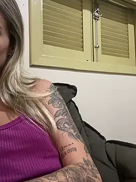 hotskinny1 online show from March 13, 3:54 am