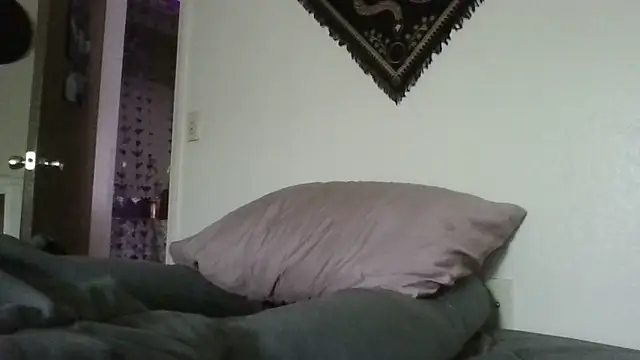 Snapshot of Prettypixie113 chatting on October 22, 6:18 pm Prettypixie113 online show from October 22, 6:18 pm