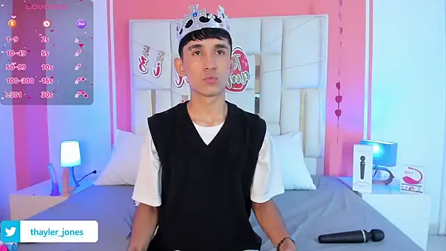 Snapshot of Thayler_jones chatting on March 2, 11:29 am Thayler jones online show from March 2, 11:29 am