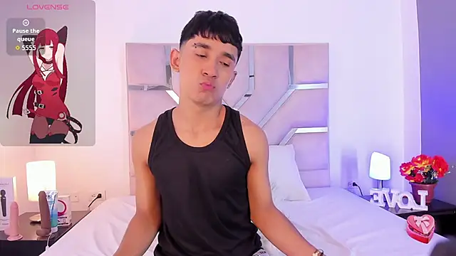 Snapshot of Thayler_jones chatting on September 15, 11:21 am Thayler jones online show from September 15, 11:21 am