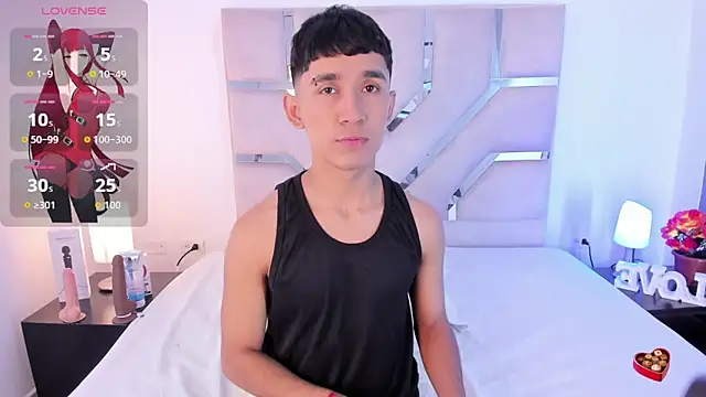 Snapshot of Thayler_jones chatting on September 29, 11:15 am Thayler jones online show from September 29, 11:15 am