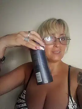 Snapshot of DesireSatler chatting on December 27, 3:31 am DesireSatler online show from December 27, 3:31 am