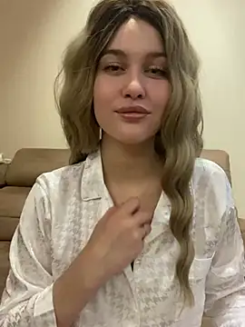 Snapshot of KikiWatson chatting on December 13, 7:53 pm KikiWatson online show from December 13, 7:53 pm