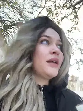 Snapshot of KikiWatson chatting on December 14, 8:13 am KikiWatson online show from December 14, 8:13 am