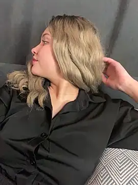 Snapshot of KikiWatson chatting on December 29, 1:28 pm KikiWatson online show from December 29, 1:28 pm