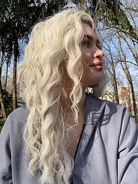 Snapshot of KikiWatson chatting on January 8, 8:06 am KikiWatson online show from January 8, 8:06 am