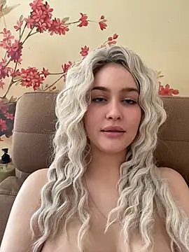 Snapshot of KikiWatson chatting on January 9, 11:03 am KikiWatson online show from January 9, 11:03 am