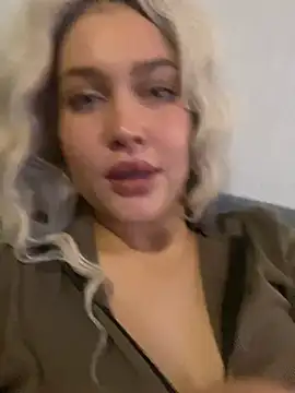 Snapshot of KikiWatson chatting on January 18, 11:11 am KikiWatson online show from January 18, 11:11 am