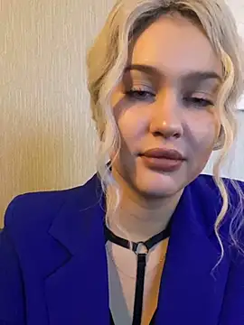 Snapshot of KikiWatson chatting on January 19, 8:18 am KikiWatson online show from January 19, 8:18 am