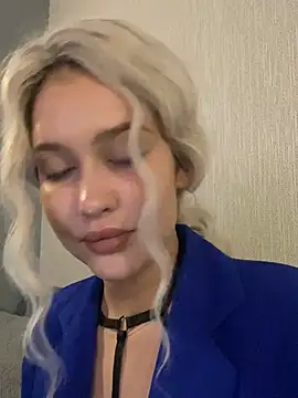 Snapshot of KikiWatson chatting on January 19, 11:23 am KikiWatson online show from January 19, 11:23 am