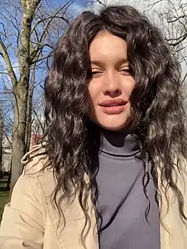 Snapshot of KikiWatson chatting on February 5, 8:00 am KikiWatson online show from February 5, 8:00 am