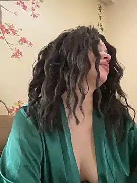 Snapshot of KikiWatson chatting on February 16, 12:32 pm KikiWatson online show from February 16, 12:32 pm