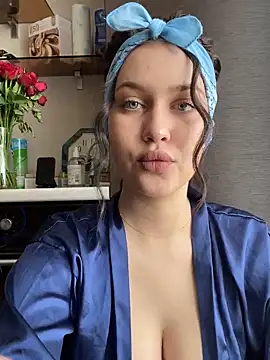 Snapshot of KikiWatson chatting on February 27, 12:13 pm KikiWatson online show from February 27, 12:13 pm