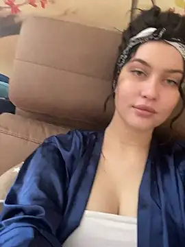 Snapshot of KikiWatson chatting on February 28, 12:20 pm KikiWatson online show from February 28, 12:20 pm